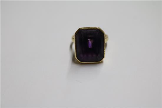 An 18ct gold and amethyst set dress ring, size M.